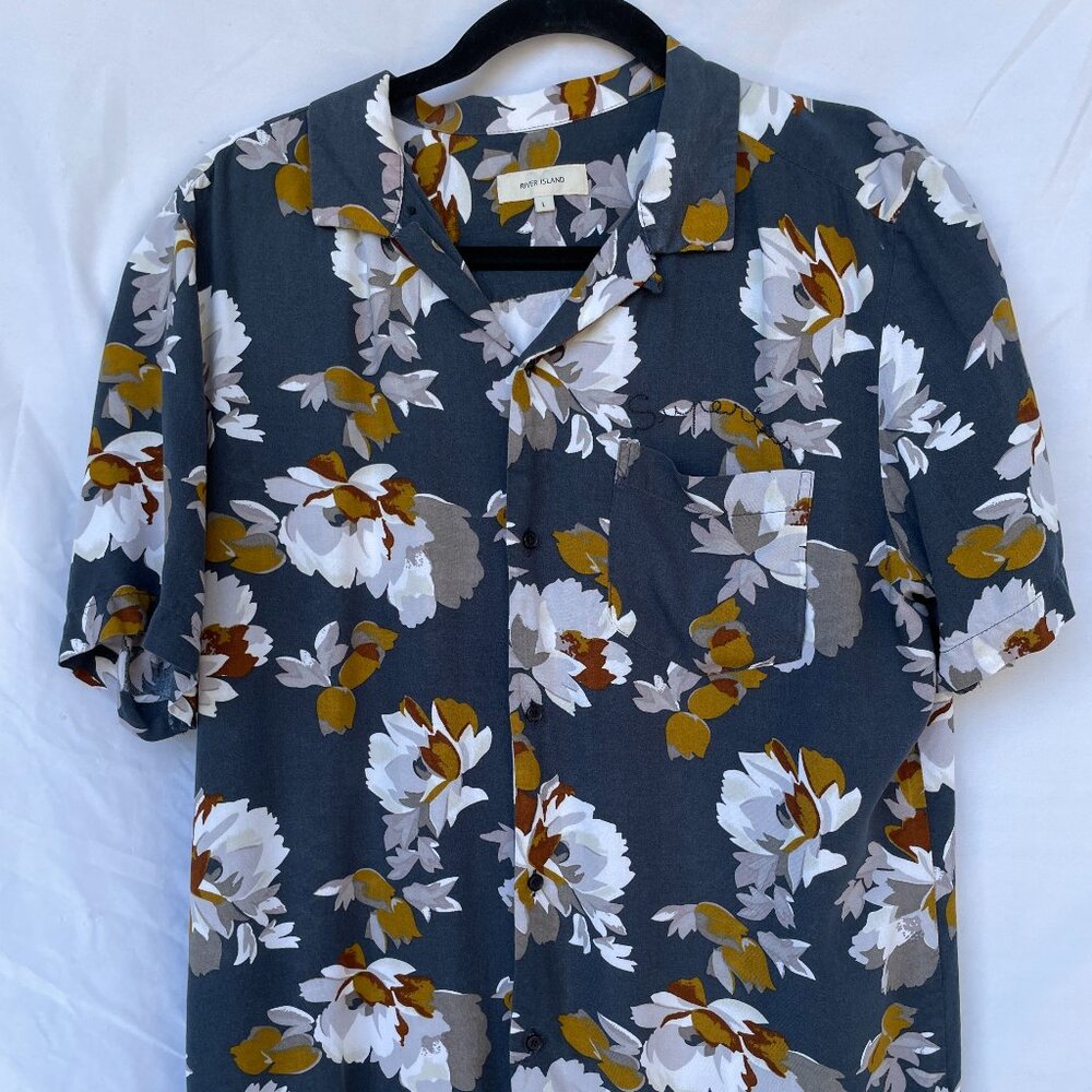 River Island shirt size L Has supervisor over pocket very soft